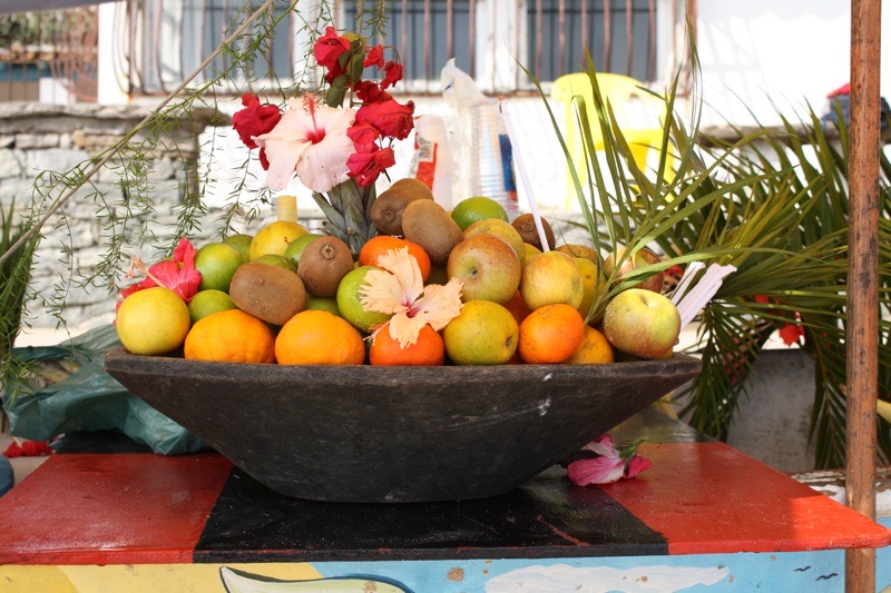 Fruit display travel guide to Buzios